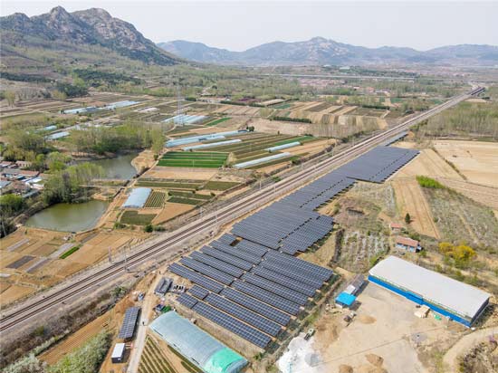 山東日照嵐山光伏項目全容量并網發電